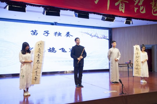 “翘首仰望鹧鸪飞，共庆青春华厦年”与竹笛独奏《鹧鸪飞》